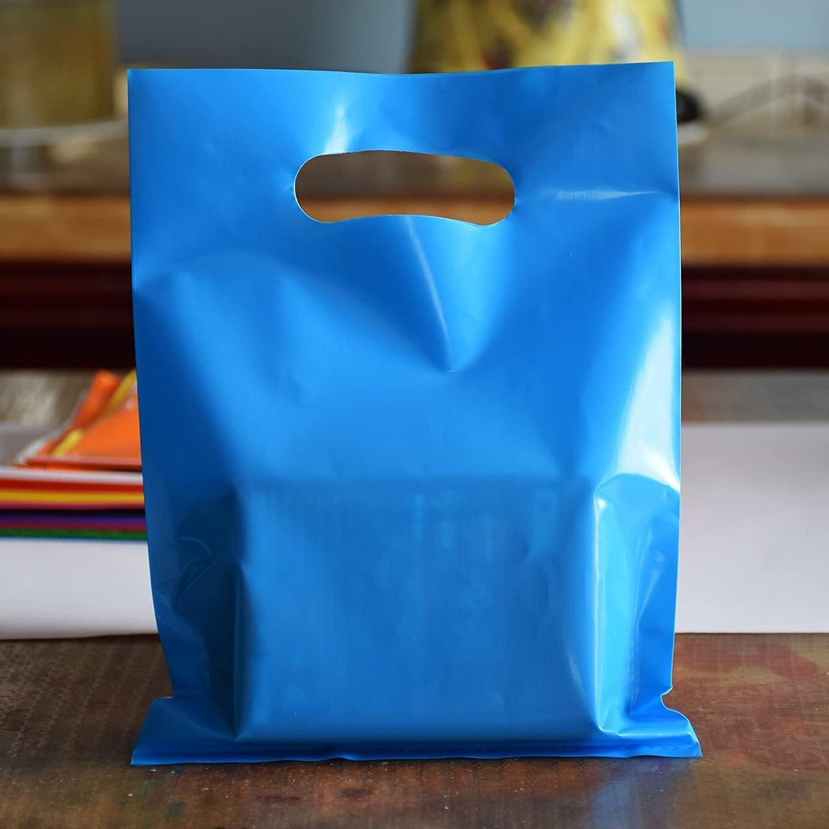 Plastic Party Favor Small Gift Bags, 100 PCS 6" x 8" Goodie Bags for Kids, Candy Treat Pouches Bulk