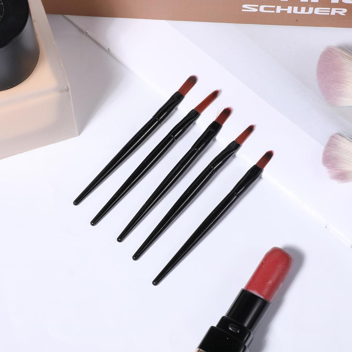 120Pcs Disposable Lip Brushes for Lipstick Brush Applicator Lip Applicators Lips Makeup Brushes for
