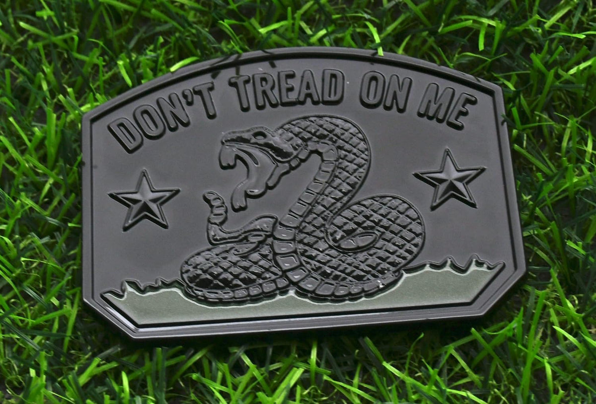 1x Gadsden Flag Rattlesnake Car Emblem 3D Decal Sticker with Don't Tread ON ME Slogan Fit for Car