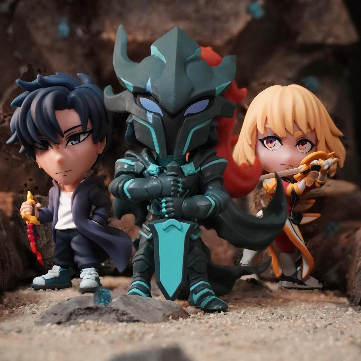 Youtooz Sung Jinwoo 4.7 Inch Vinyl Figure, Solo Leveling Sung Jiwoo Shadow Monarch Collectible for