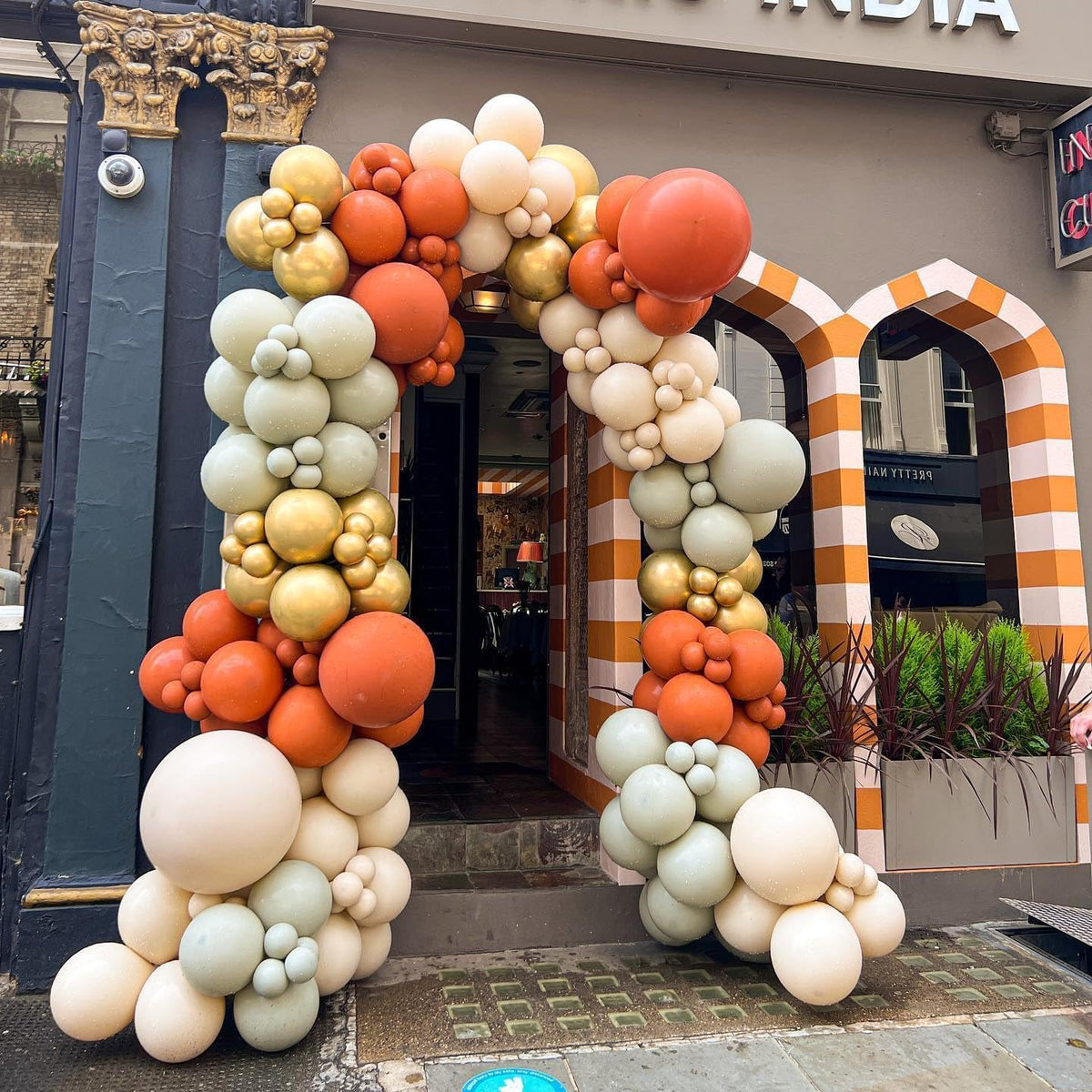 Paready Burnt Orange Balloons Set, 50Pcs Orange and Apricot Balloons, 12 Inch Metallic Confetti