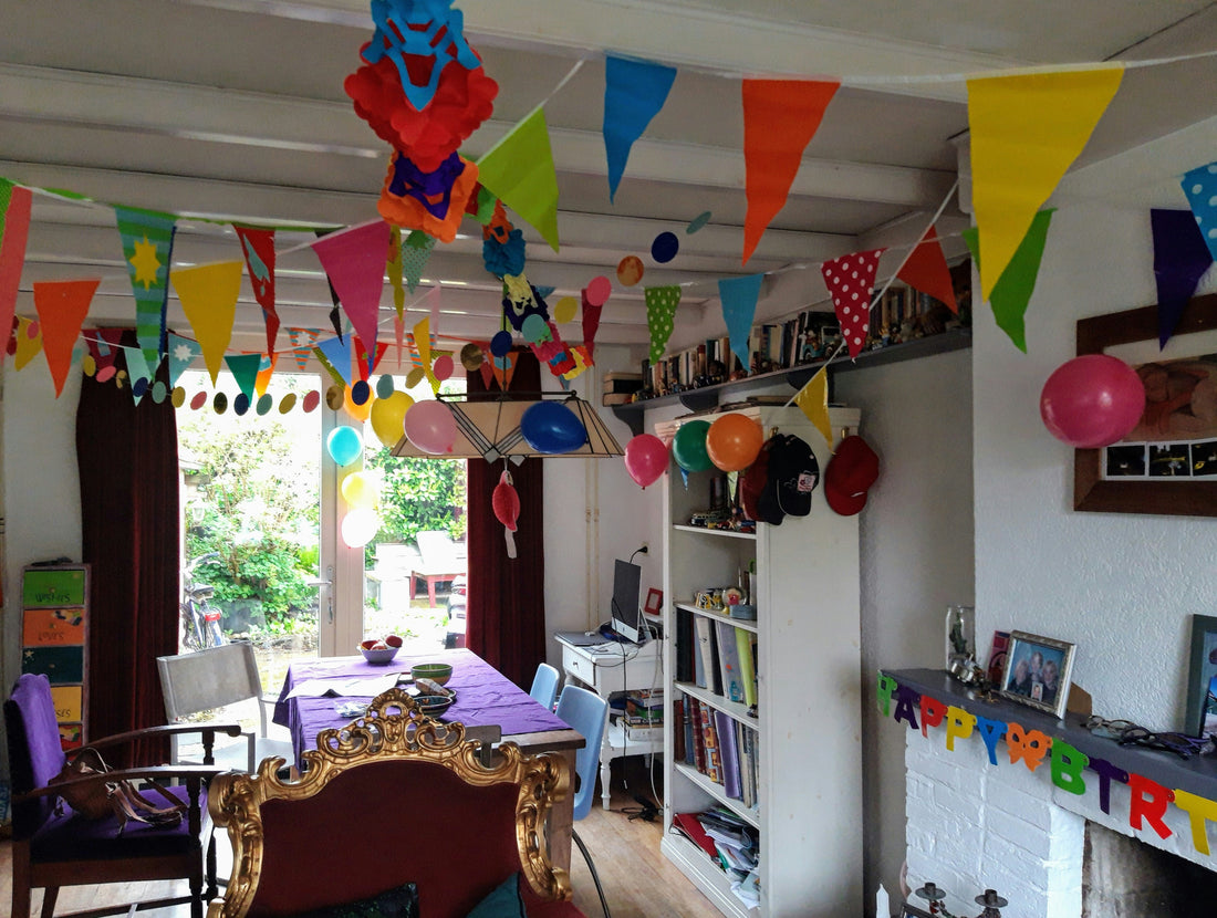 How to Throw the Perfect 90s Theme Party at Home