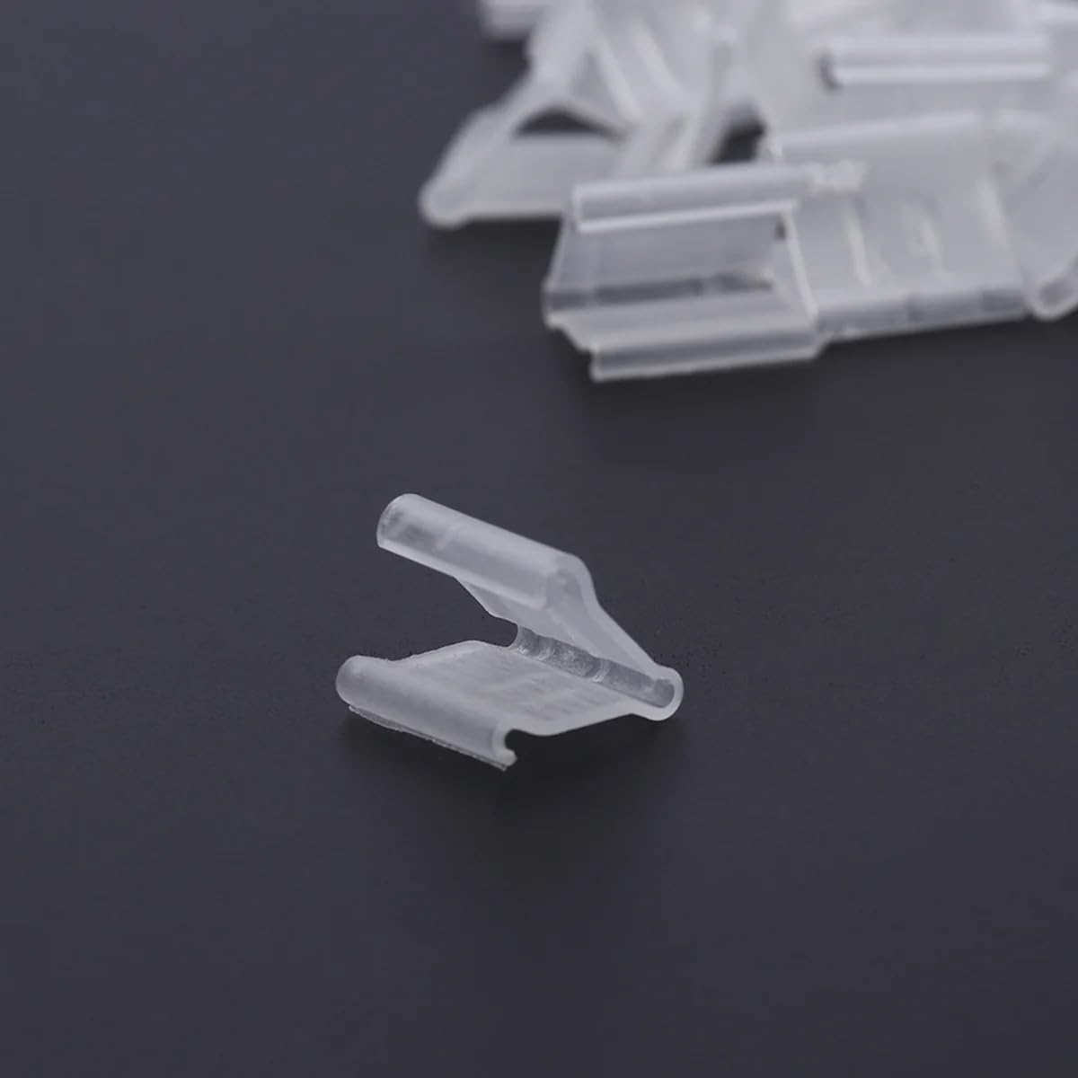 100Pcs Transparent Balloon V-shaped Clip Wedding Creative Balloon Clip Plastic V-shaped Wedding