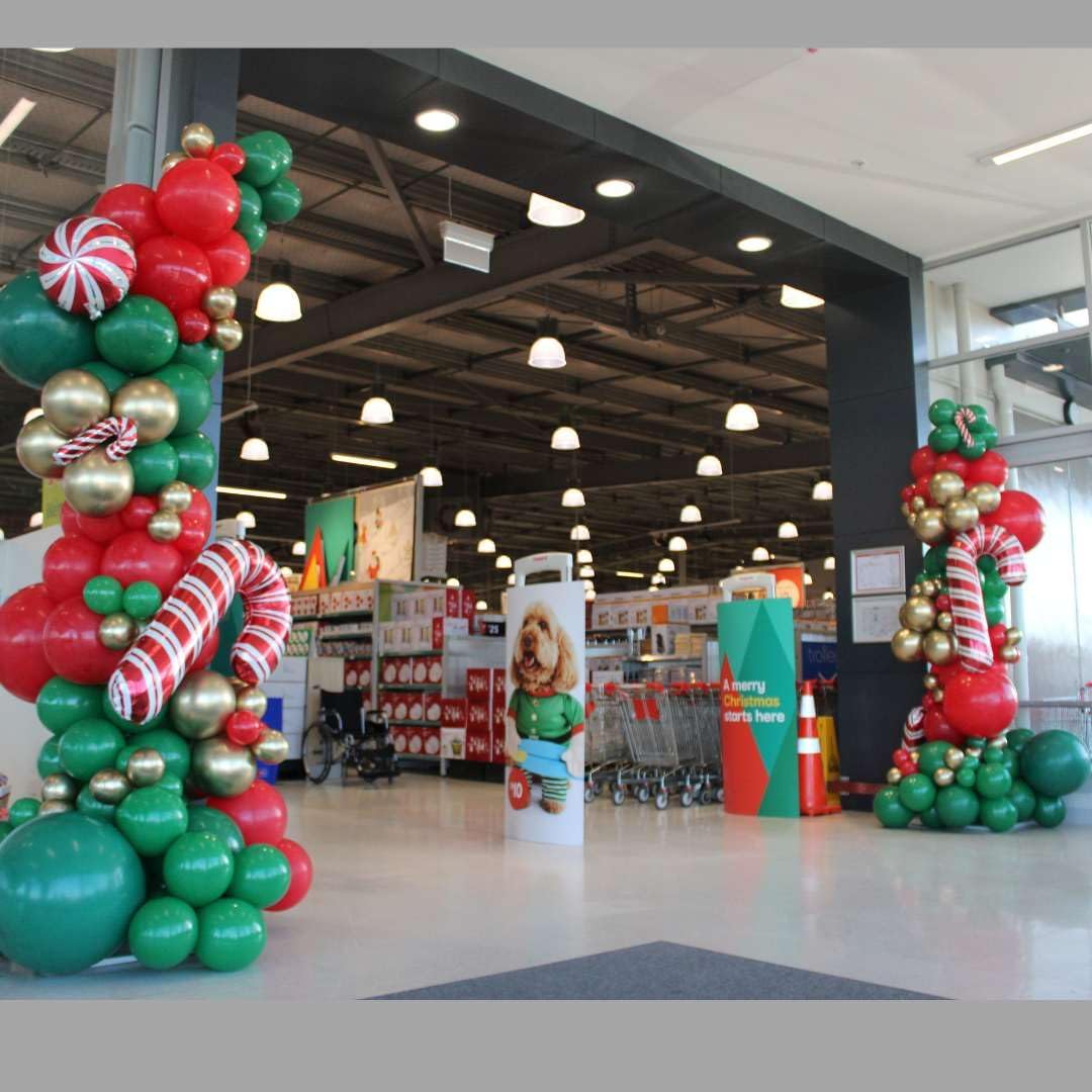 Christmas Balloons Garland Kit, 124pcs Red Green Gold Metallic Latex Balloons Arch for Christmas