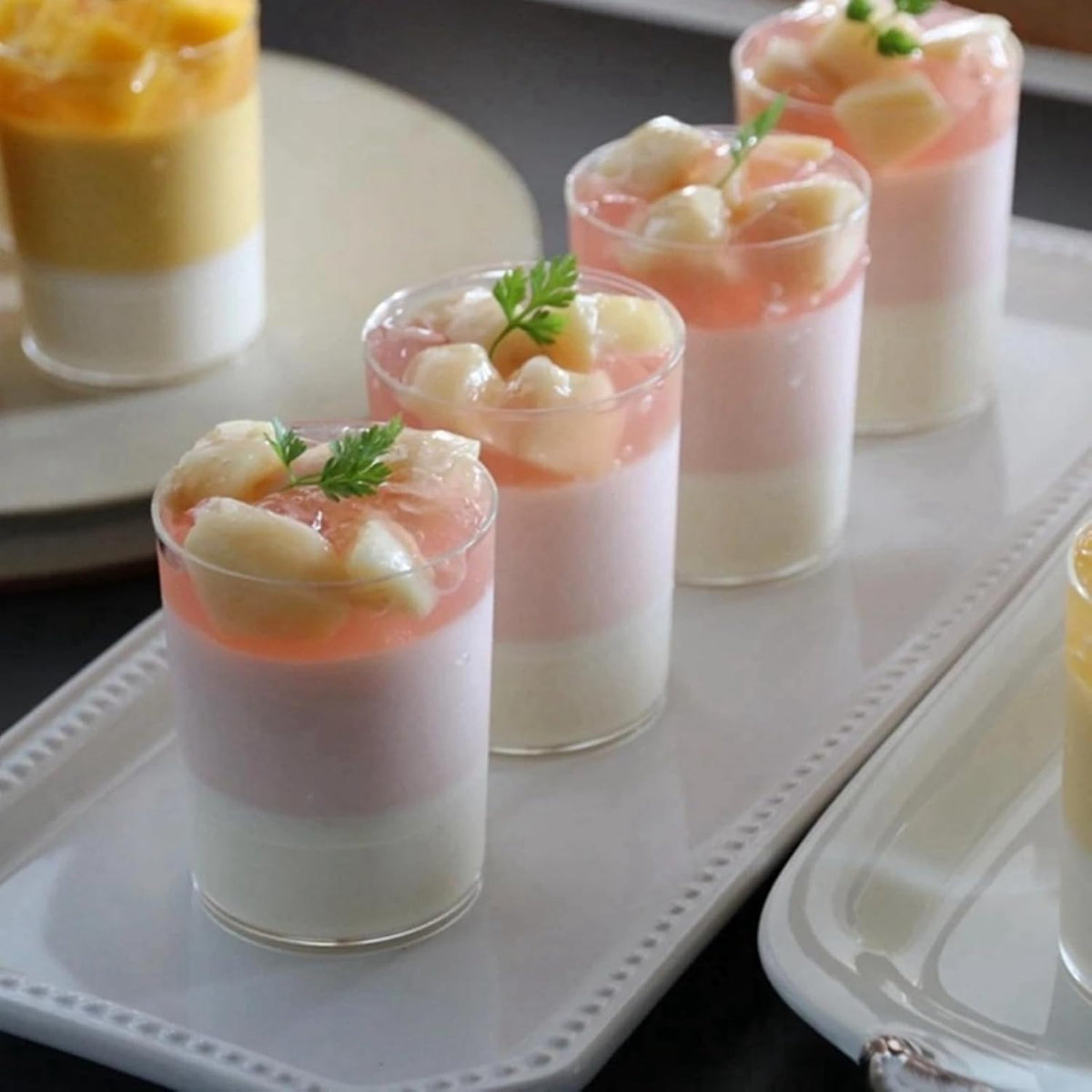 100 Pack Mini Dessert Cups, 3oz Clear Shooter Cups with Spoons, Plastic Mousse Cups for Party, Ice
