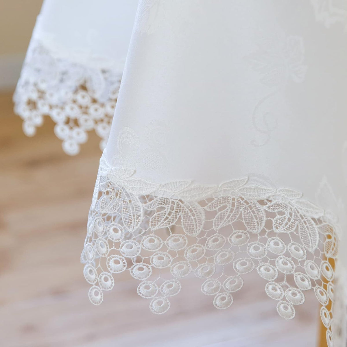 White lace Premium Round Farmhouse Table Runner Waterproof OilProof SpillProof AntiShrink Soft