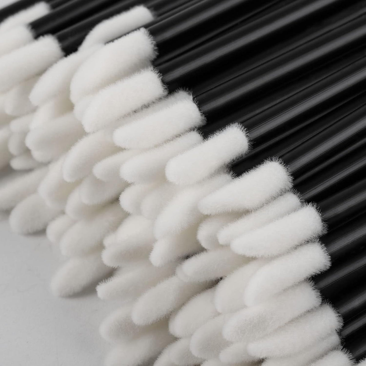 300 Pcs Disposable Lip Brushes, Lipstick Lip Gloss Wands Applicator Tool Makeup Beauty Tool Kits