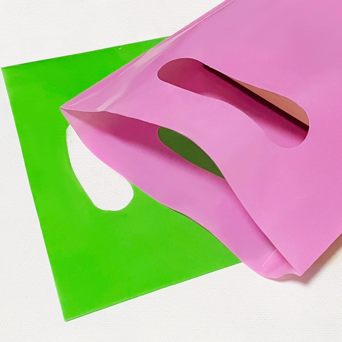 Plastic Party Favor Bags, 50 PCS 6" x 8" Assorted Color Party Goodie Bags for Kids, Plastic Favor