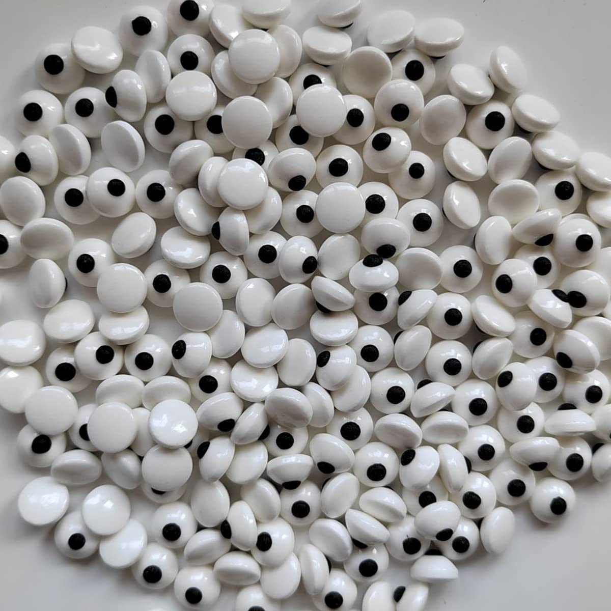 1 Bottle Candy Eyes Eyeballs - Cake Cupcake Toppers - Edible Baking Decorations for Cupcakes