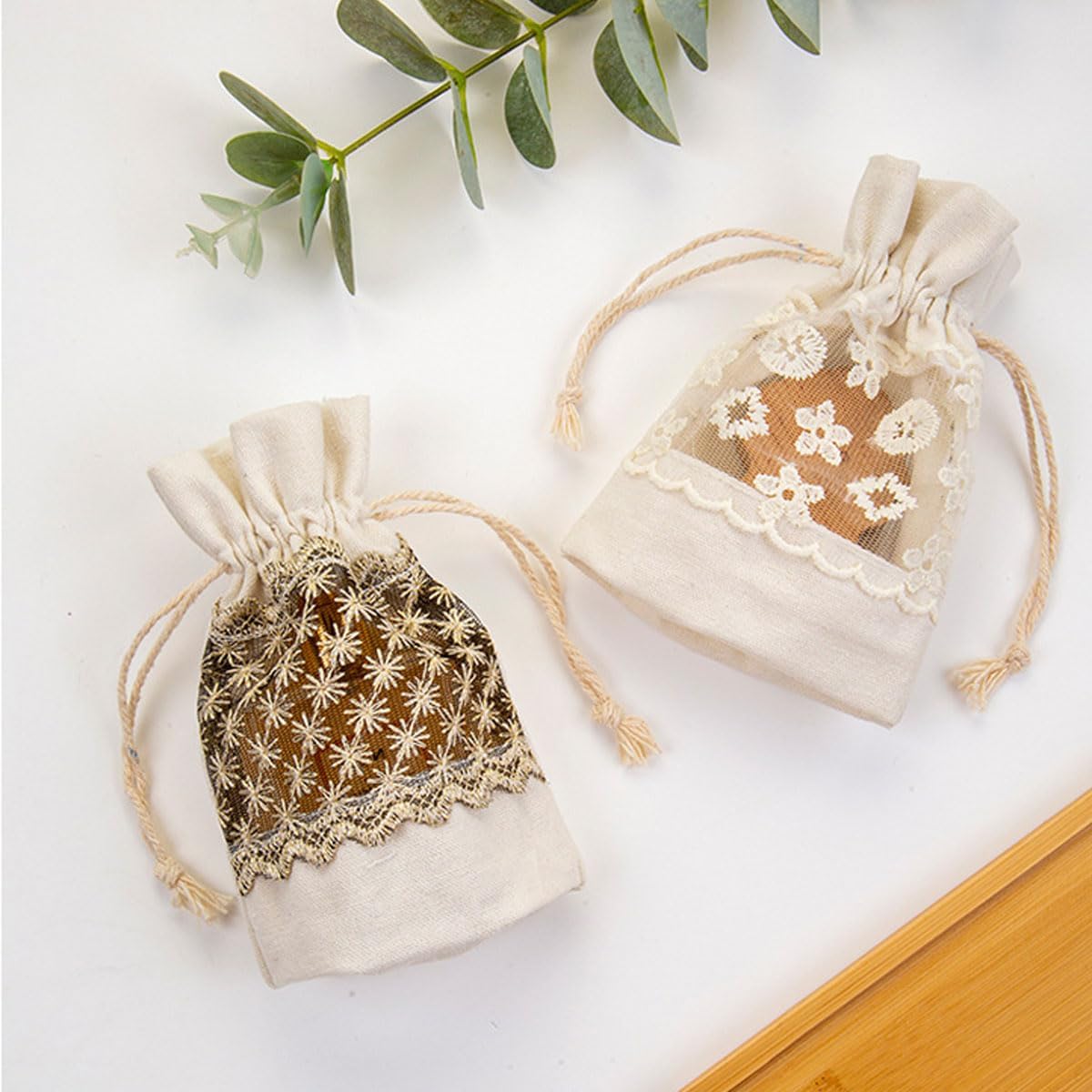 Snadulor 16 Pcs Organza Burlap Gift Bags Lace Burlap Organza Favor jewelry Pouch Bags for Christmas