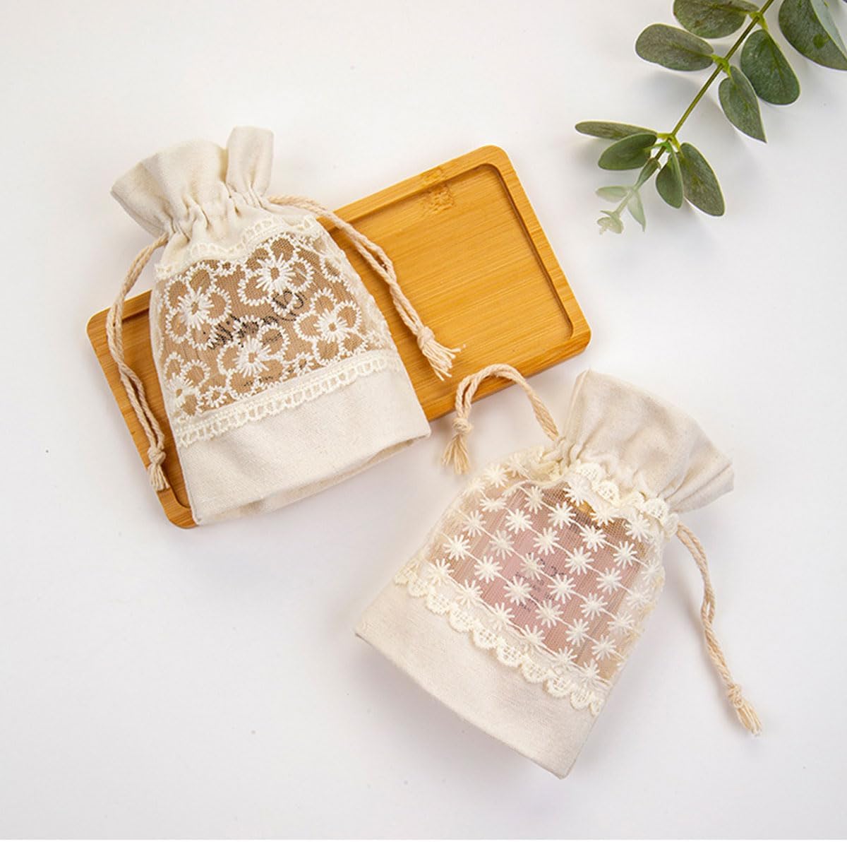 Snadulor 16 Pcs Organza Burlap Gift Bags Lace Burlap Organza Favor jewelry Pouch Bags for Christmas