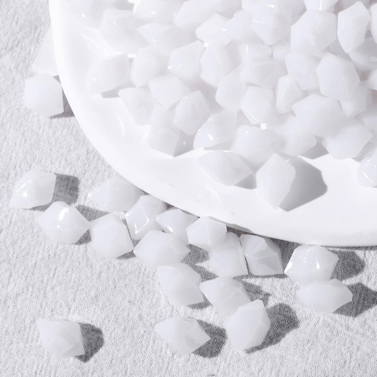 DomeStar 150PCS Fake Ice, White Acrylic Fake Diamonds Vase Filler Plastic Gems Crushed Ice Rocks
