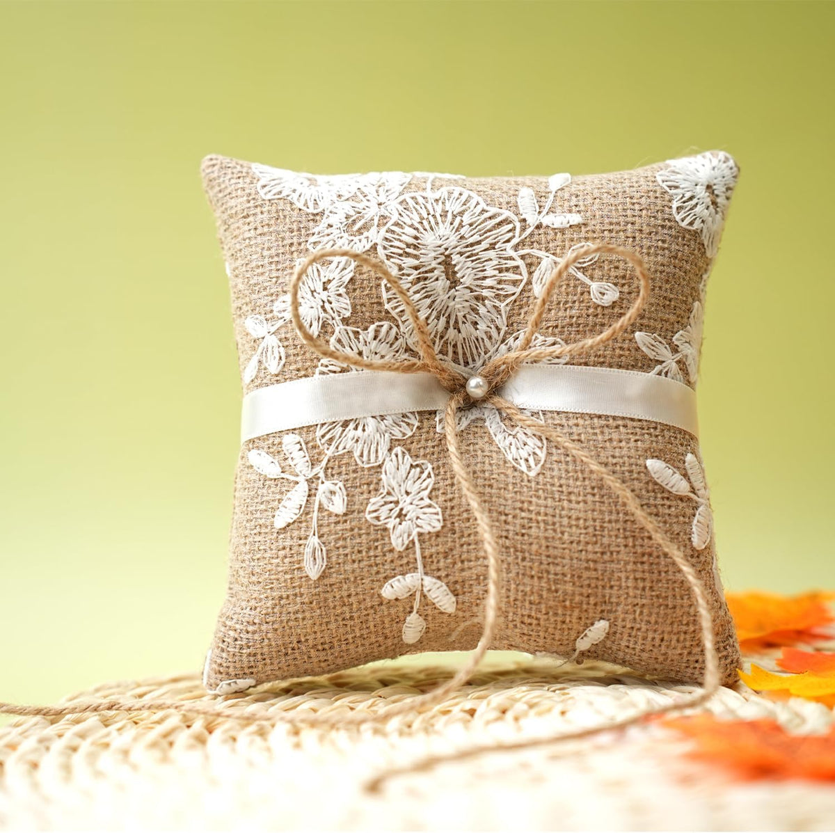 QIRMIZI Vintage Rustic Burlap Ring Bearer Pillow - Elegant Fall Wedding Décor with Lace, Bow, and