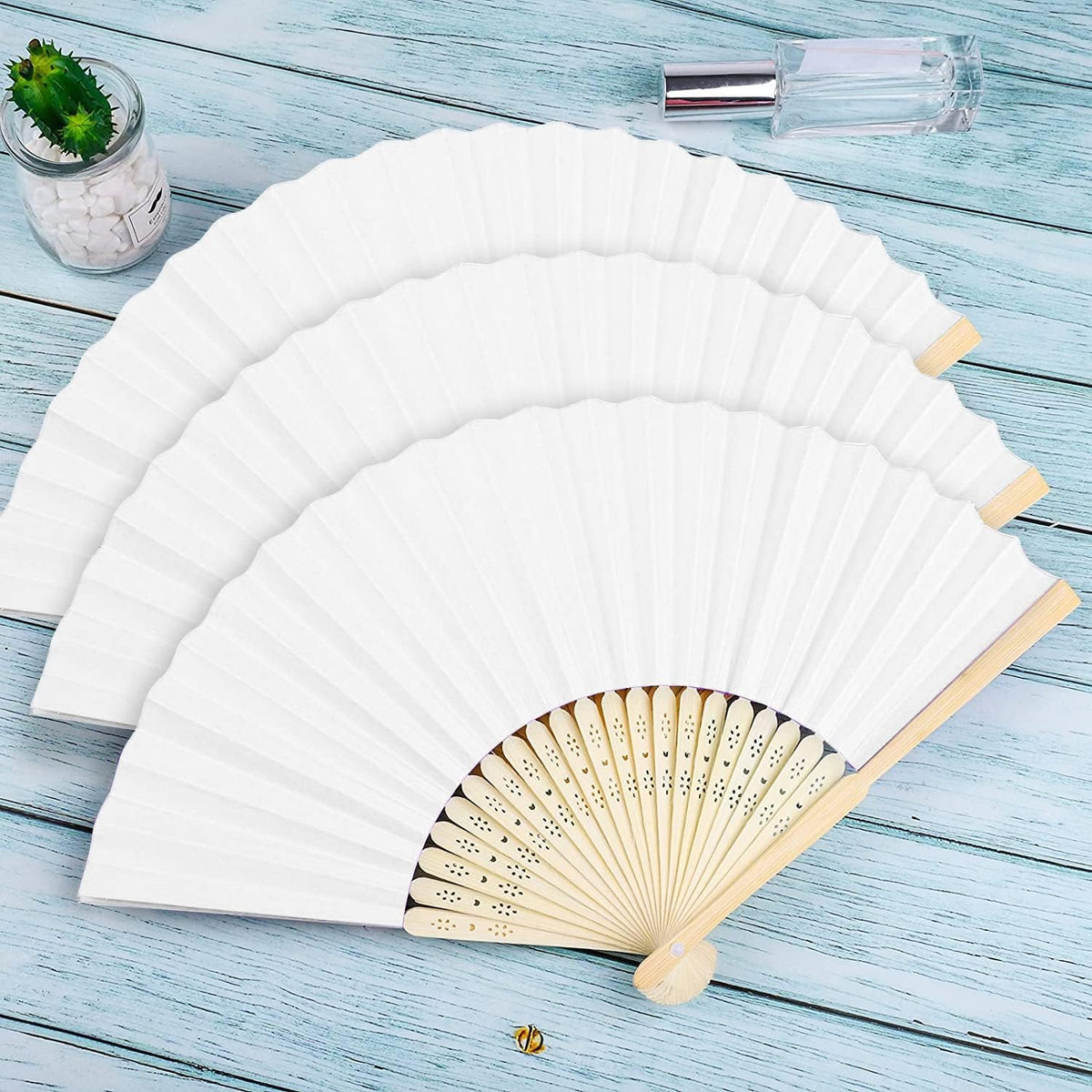 FEPITO 20 Pieces White Handheld Paper Fan Paper Folding Fans with Bamboos for Wedding Gift, Party