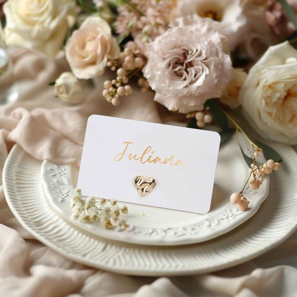 UNIQOOO 24Pcs Decorative Gold Love Heart Place Card Holders Bulk, Romantic Name Card Stands Set