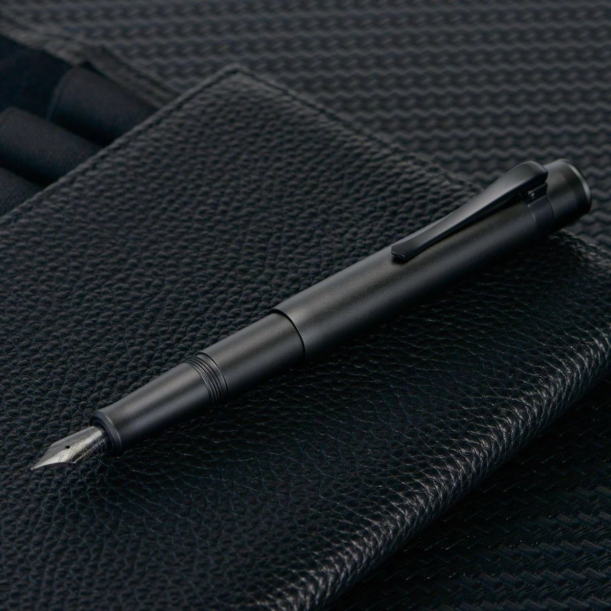 Hongdian M2 Black Forest Mini Fountain Pen, Fine Soft Nib & Sleek Shape Aluminium Short Pocket