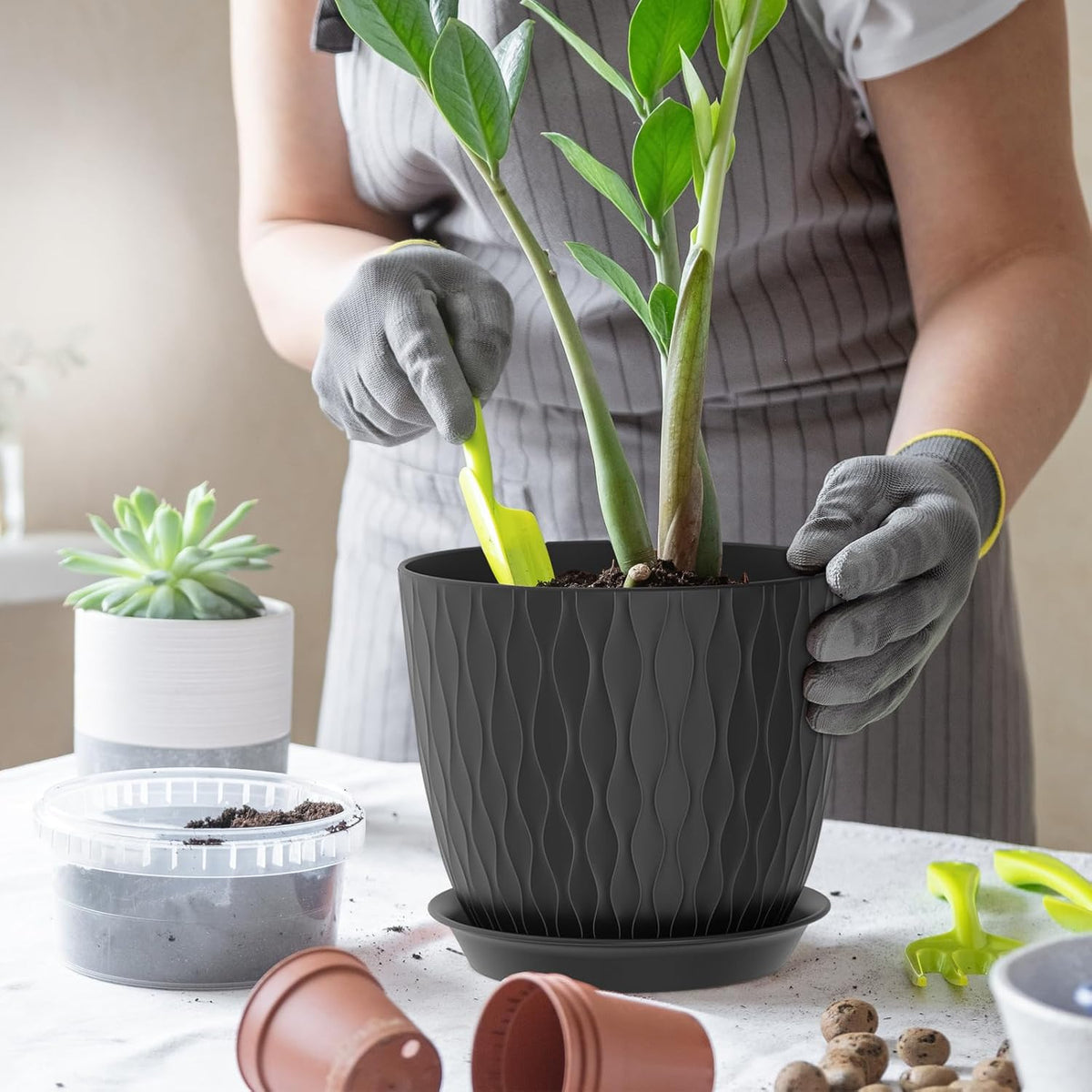 7 inch Plant Pots, 5 Pack Flower Pots with Drainage Holes and Saucers for Indoor Plants, Plastic