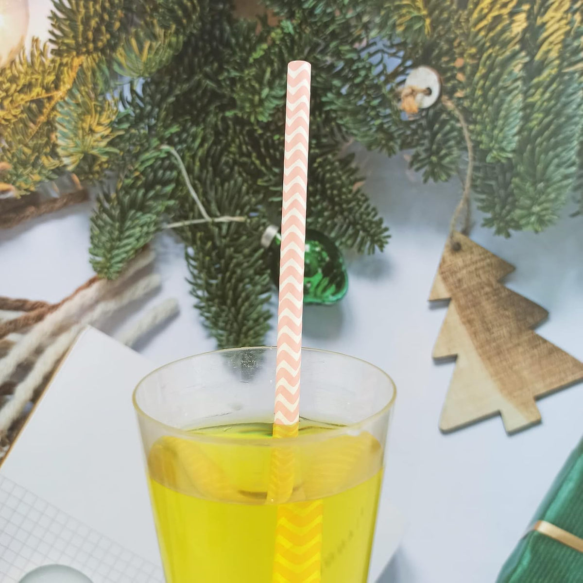 YAOSHENG Premium Disposable Waves Striped Drinking Paper Straws, Pack 100 Pink Waves Paper Straws