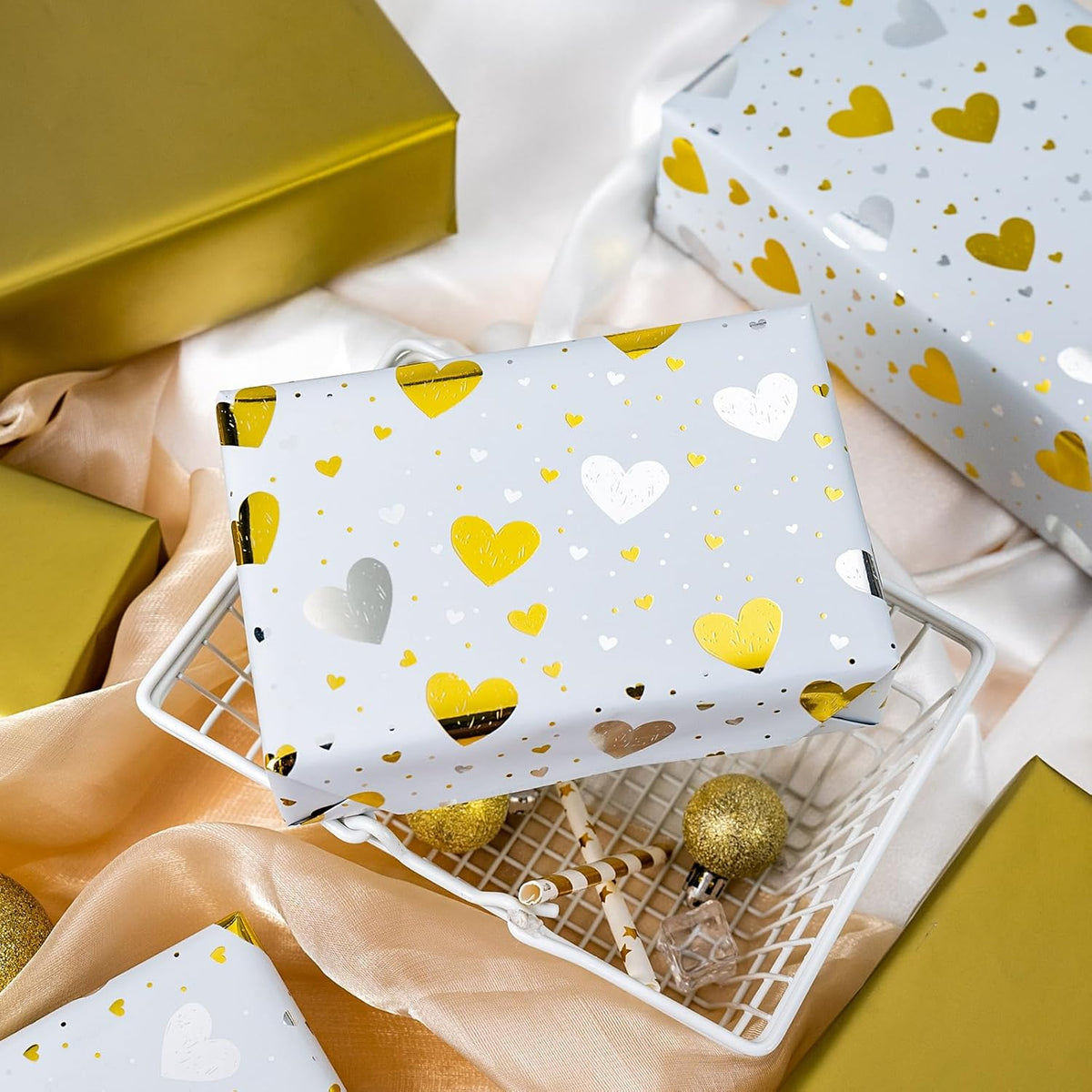 Burymento Gold Foil Heart Wrapping Paper, Reversible Gold Gift Wrap for Birthday, Valentines