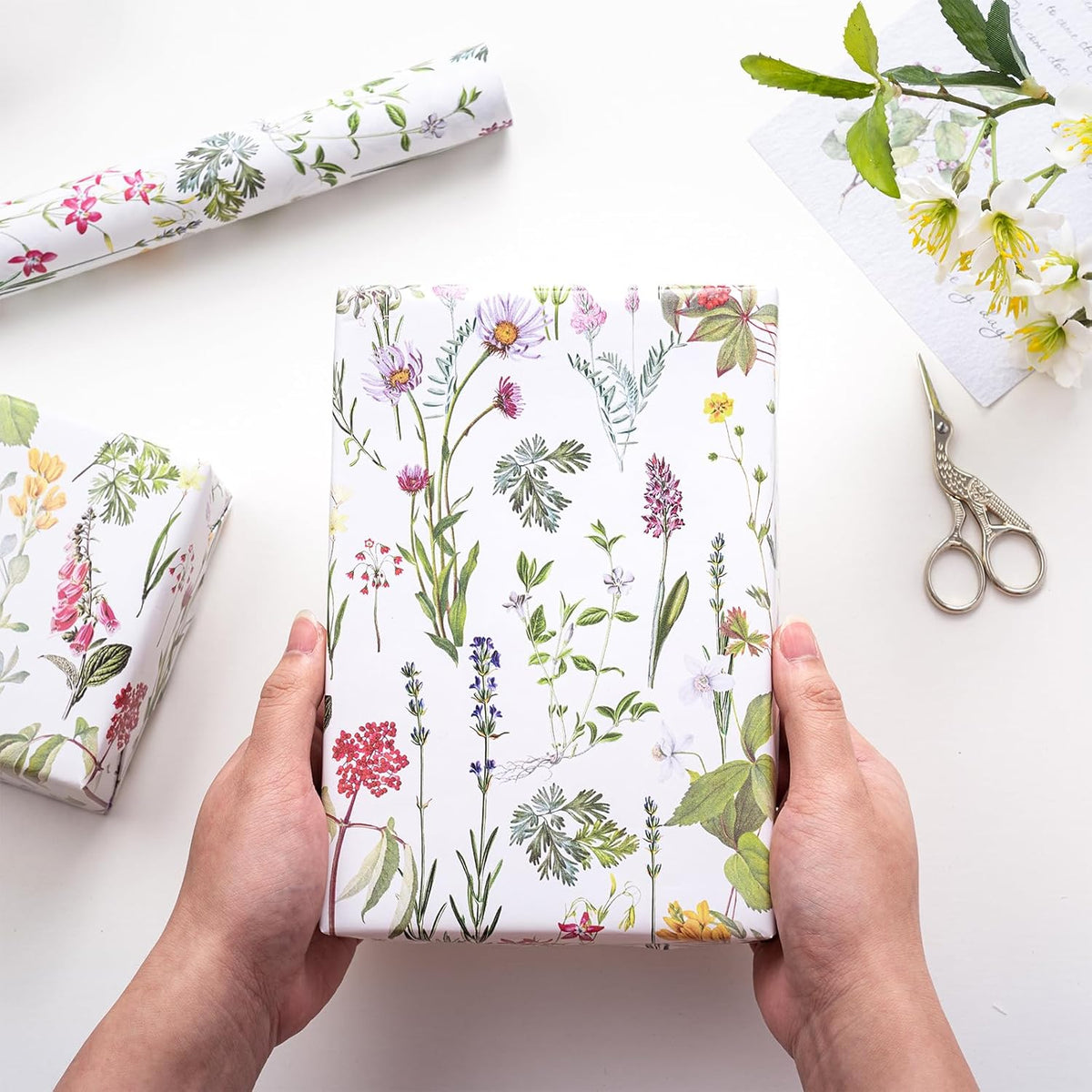 RUSPEPA Floral Wrapping Paper Roll for Women Girls, Mini Roll, Elegant Wild Flower Design Gift Wrap