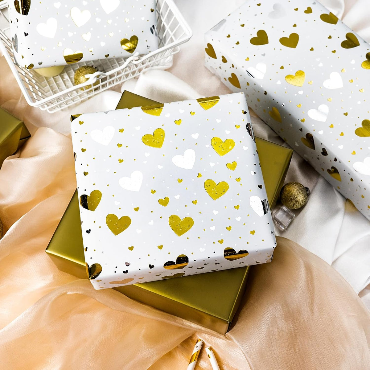 Burymento Gold Foil Heart Wrapping Paper, Reversible Gold Gift Wrap for Birthday, Valentines