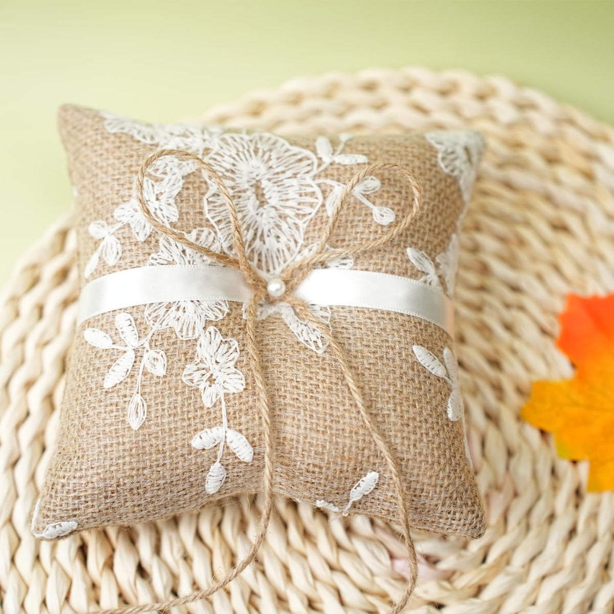 QIRMIZI 2PC Vintage Rustic Burlap Ring Bearer Pillow - Elegant Fall Wedding Décor with Lace, Bow