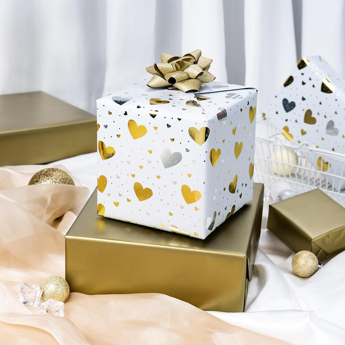 Burymento Gold Foil Heart Wrapping Paper, Reversible Gold Gift Wrap for Birthday, Valentines