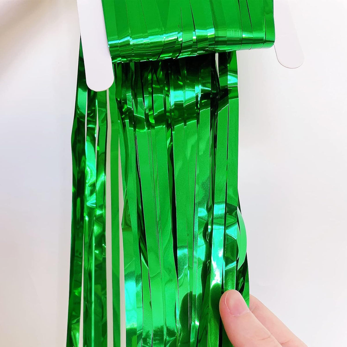 CHRORINE 2pcs 3ft x 8.3ft Green Tinsel Foil Fringe Curtains Streamers Backdrop for Green Birthday