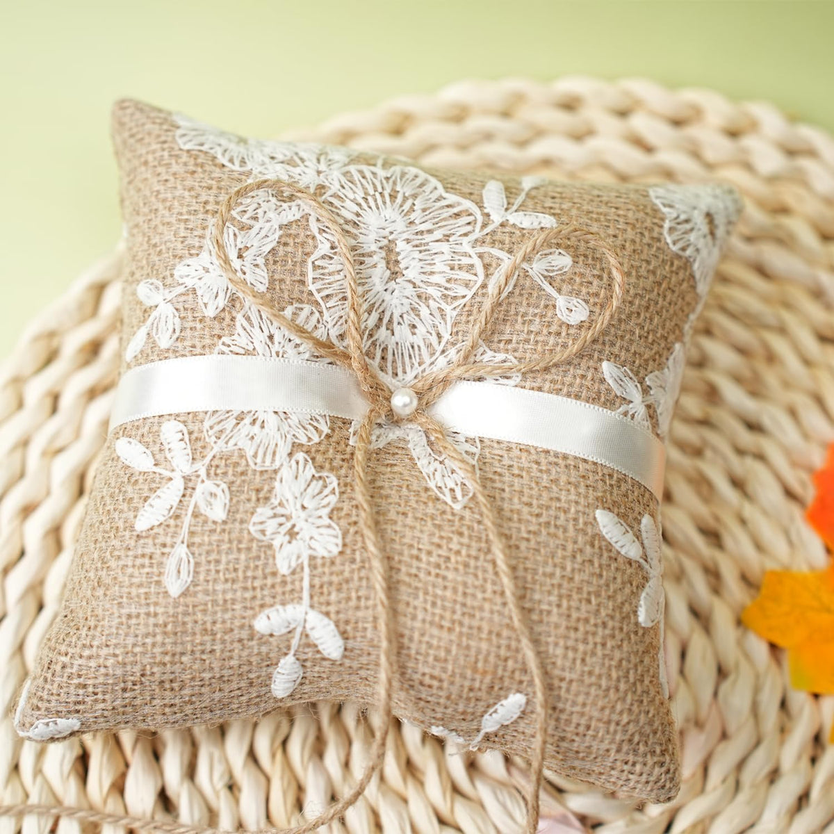 QIRMIZI Vintage Rustic Burlap Ring Bearer Pillow - Elegant Fall Wedding Décor with Lace, Bow, and
