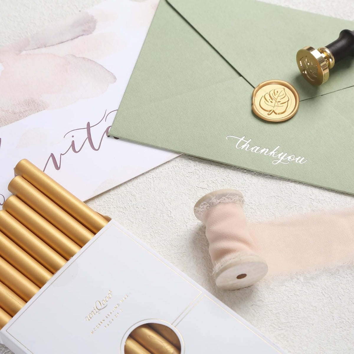 UNIQOOO Mailable Glue Gun Sealing Wax Sticks for Wax Seal Stamp - Metallic Gold, Great for Cards