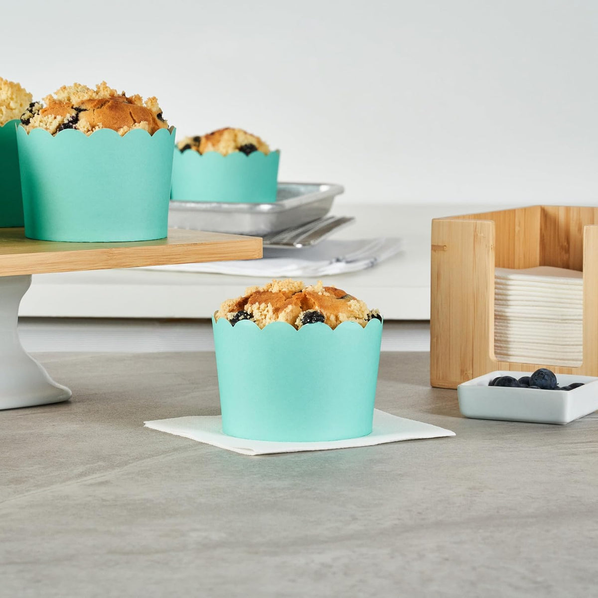 Panificio 10 Ounce Cupcake Wrappers, 200 Scalloped Baking Cups - Oven-Ready, Greaseproof, Turquoise