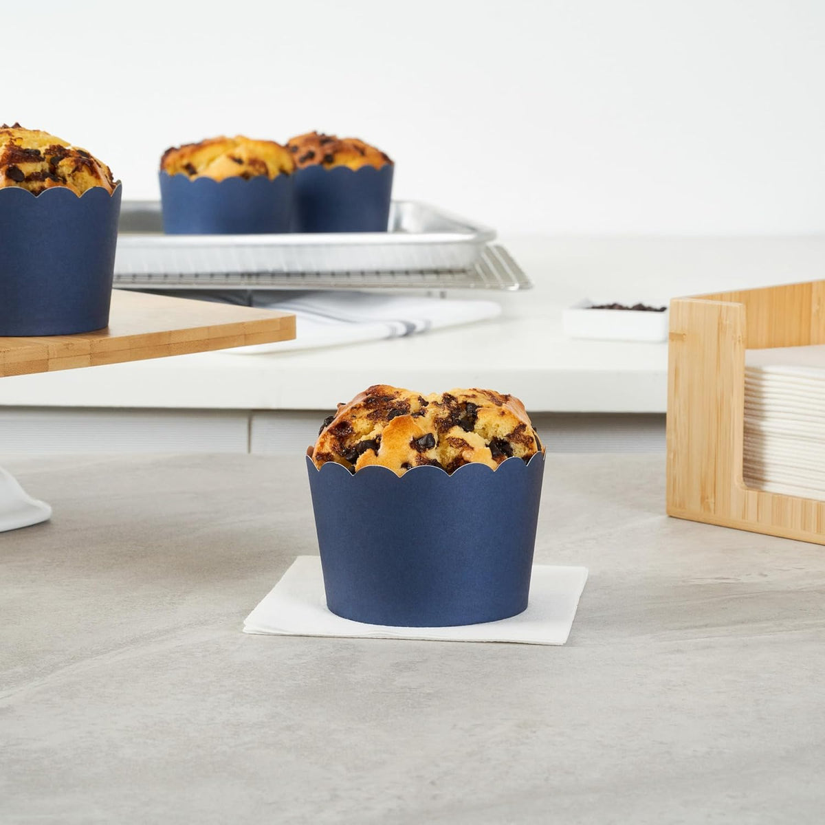 Panificio 10 Ounce Cupcake Wrappers, 200 Scalloped Baking Cups - Oven-Ready, Greaseproof, Midnight