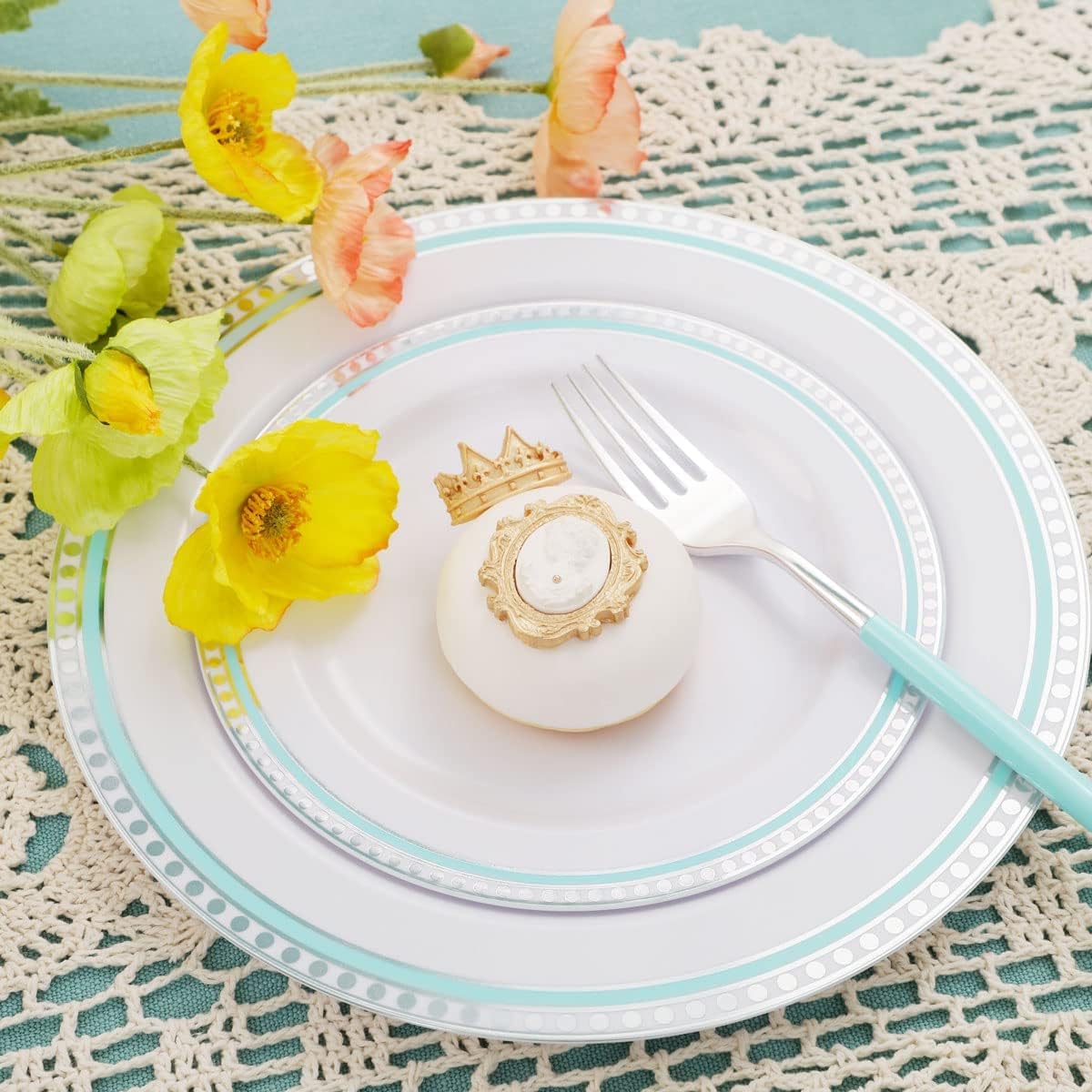 COLOSUS 125pcs Disposable Silver Blue Plastic Plates and Silverware .Light baby blue dinnerware