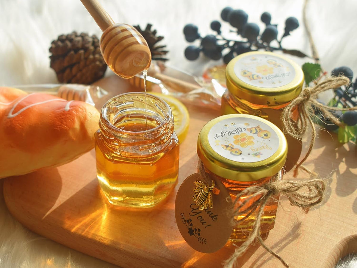 IIKUM 20 Pack Glass Honey Jars, 1.5 oz Hexagon Honey Pots with Lids, Wooden Dippers, Bee Pendants