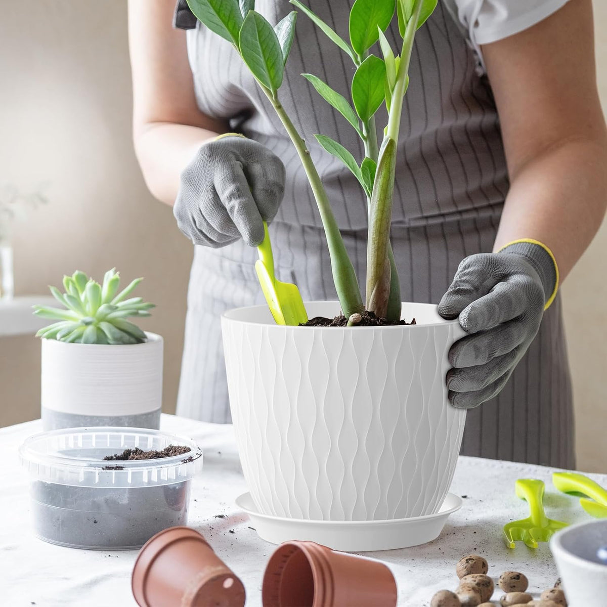 7 inch Plant Pots, 5 Pack Flower Pots with Drainage Holes and Saucers for Indoor Plants, Plastic