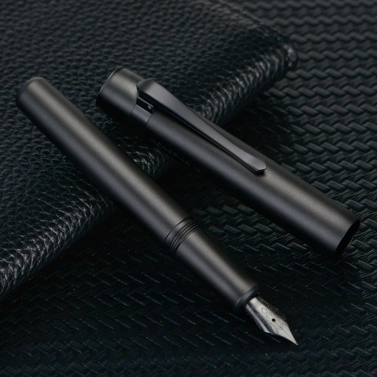 Hongdian M2 Mini Fountain Pen with Bent Nib, Sleek Shape Aluminium Short Pocket Travel Pen (Matte