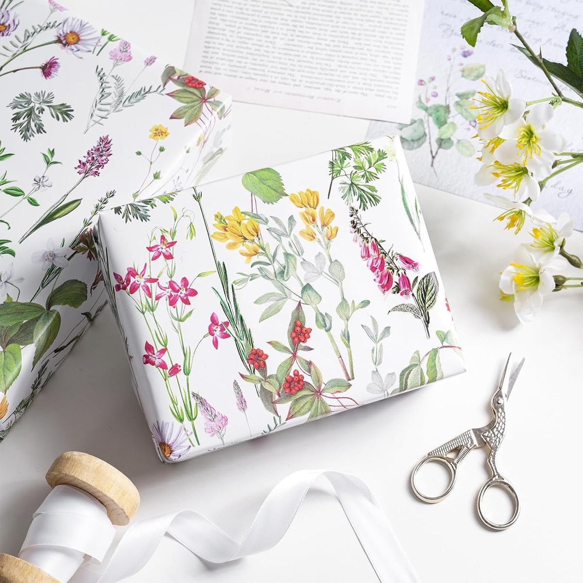 RUSPEPA Floral Wrapping Paper Roll for Women Girls, Mini Roll, Elegant Wild Flower Design Gift Wrap