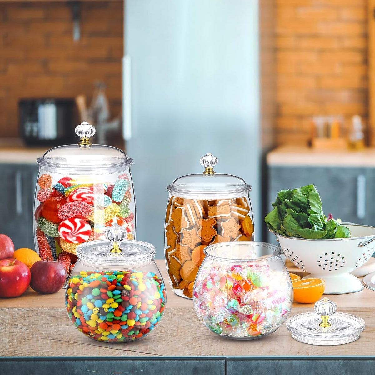 Nuogo 6 Pcs Plastic Candy and Cookie Jar with Lids Decorative Apothecary Jars Candy Buffet