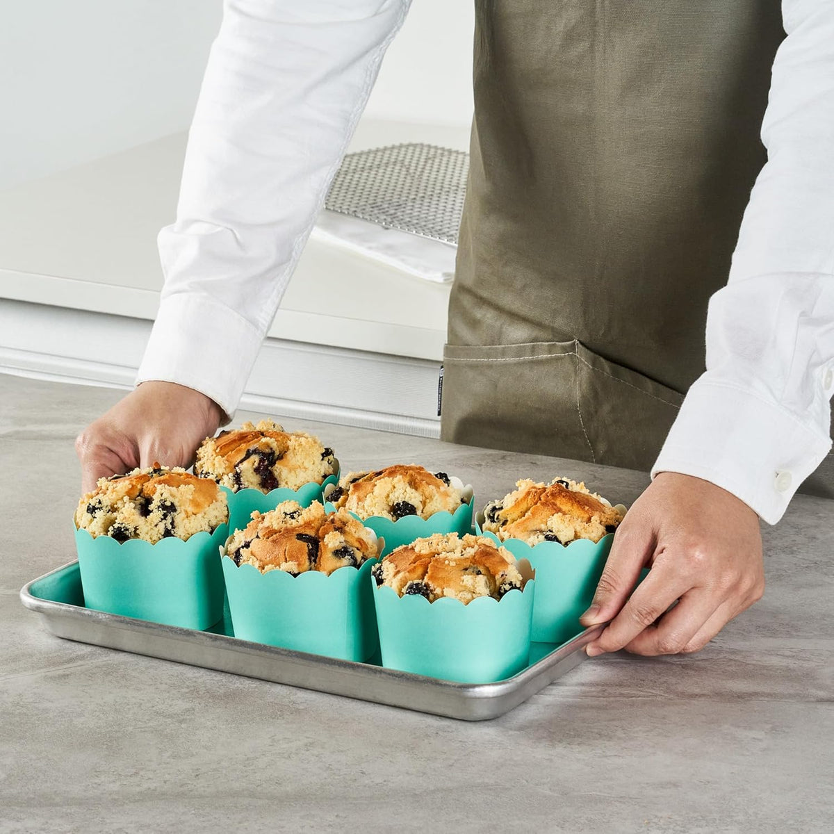Panificio 10 Ounce Cupcake Wrappers, 200 Scalloped Baking Cups - Oven-Ready, Greaseproof, Turquoise