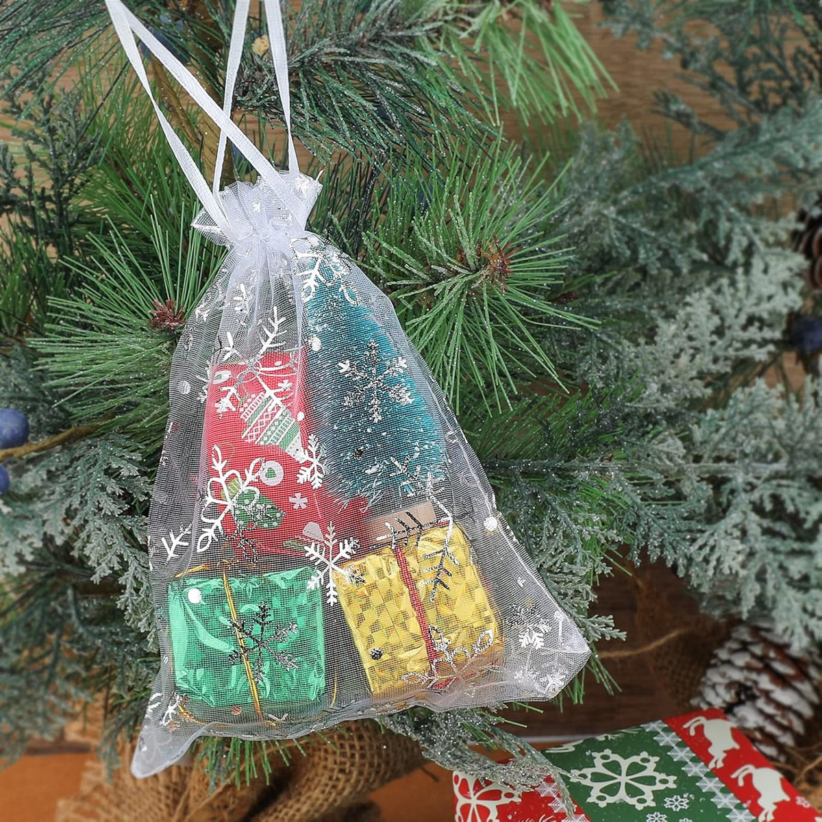 jijAcraft 5x7 Inch Christmas Organza Bags - 50Pcs White Snowflake Gift Bags with Drawstring, Xmas