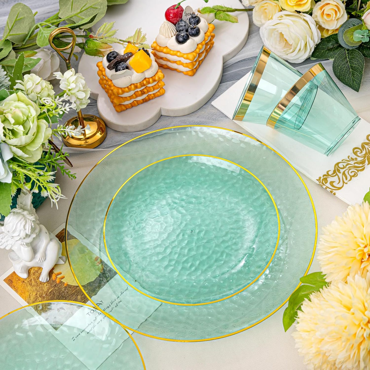 Rubtlamp 175 Pcs Green Plastic Plates Dinnerware Set (25 Guests), Hammered Plates Sets, Green