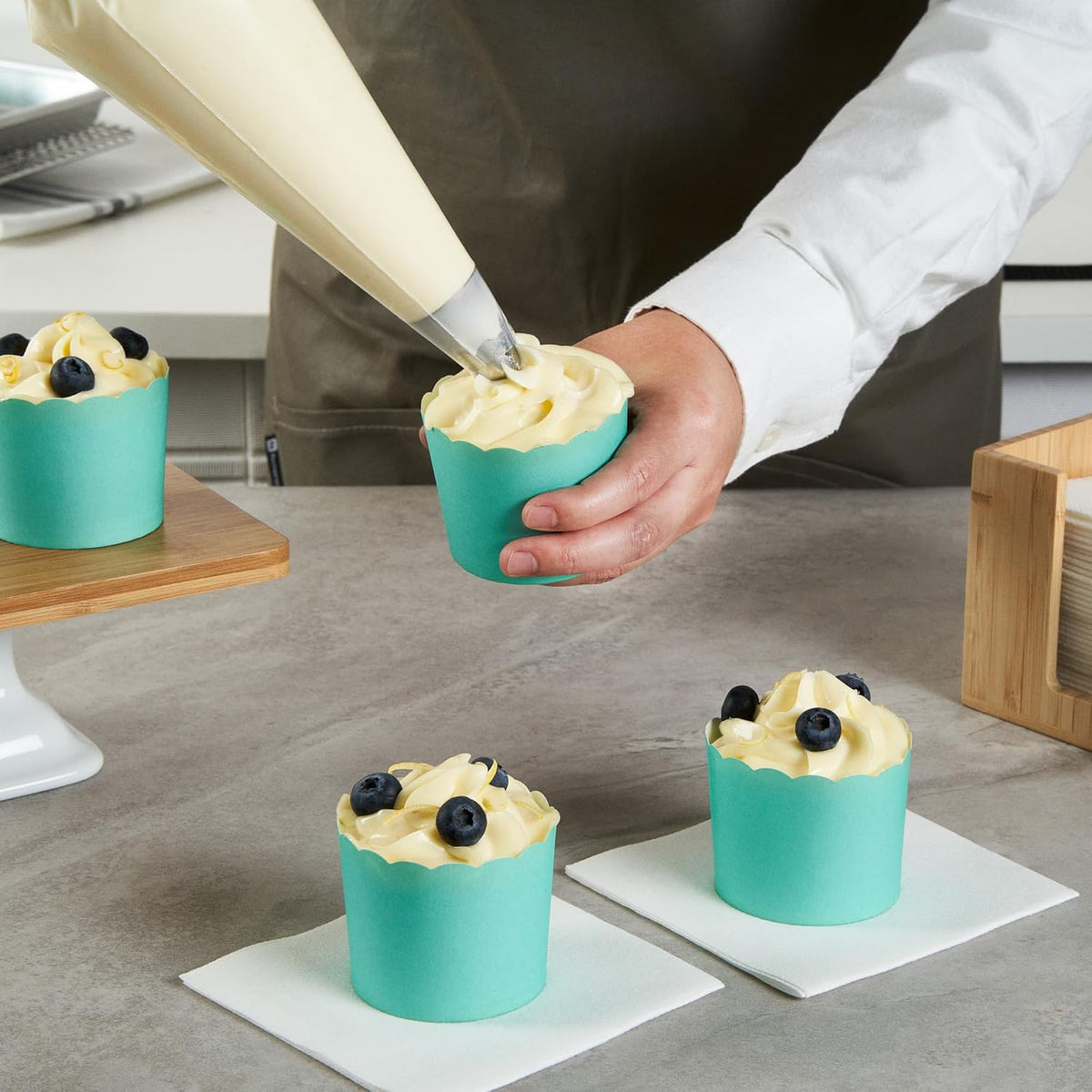 Panificio 6 Ounce Cupcake Wrappers, 200 Scalloped Baking Cups - Oven-Ready, Greaseproof, Turquoise