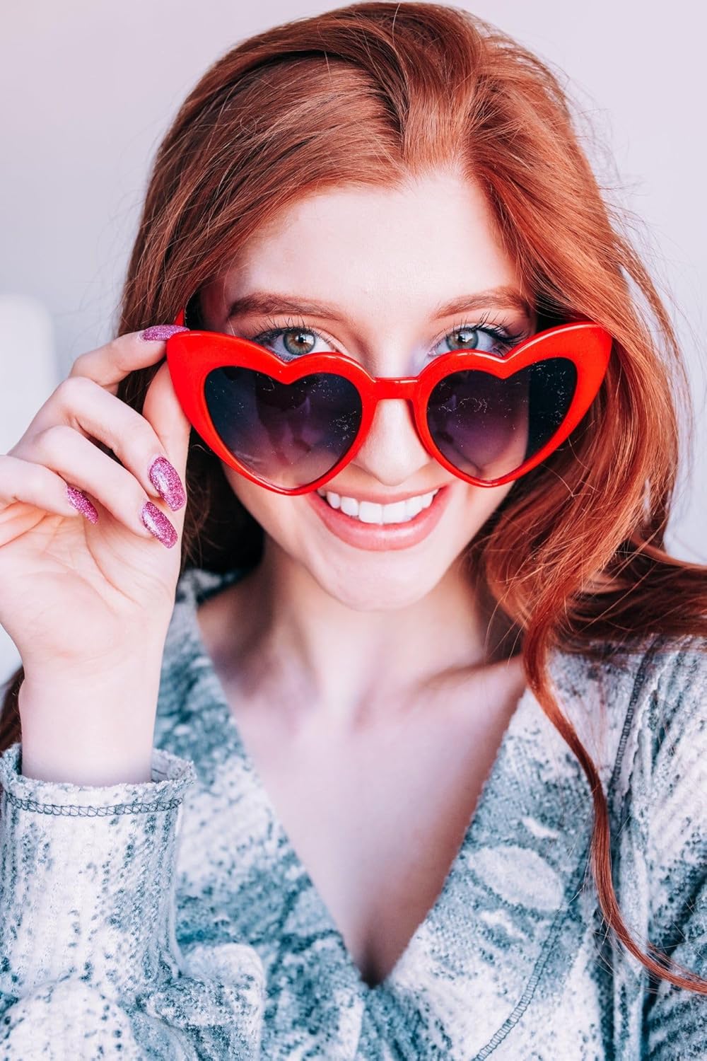 Bachelorette Party Favor Sunglasses 6 Pack,Retro Cat Eye Heart Sunglasses for Women,Bridesmaid
