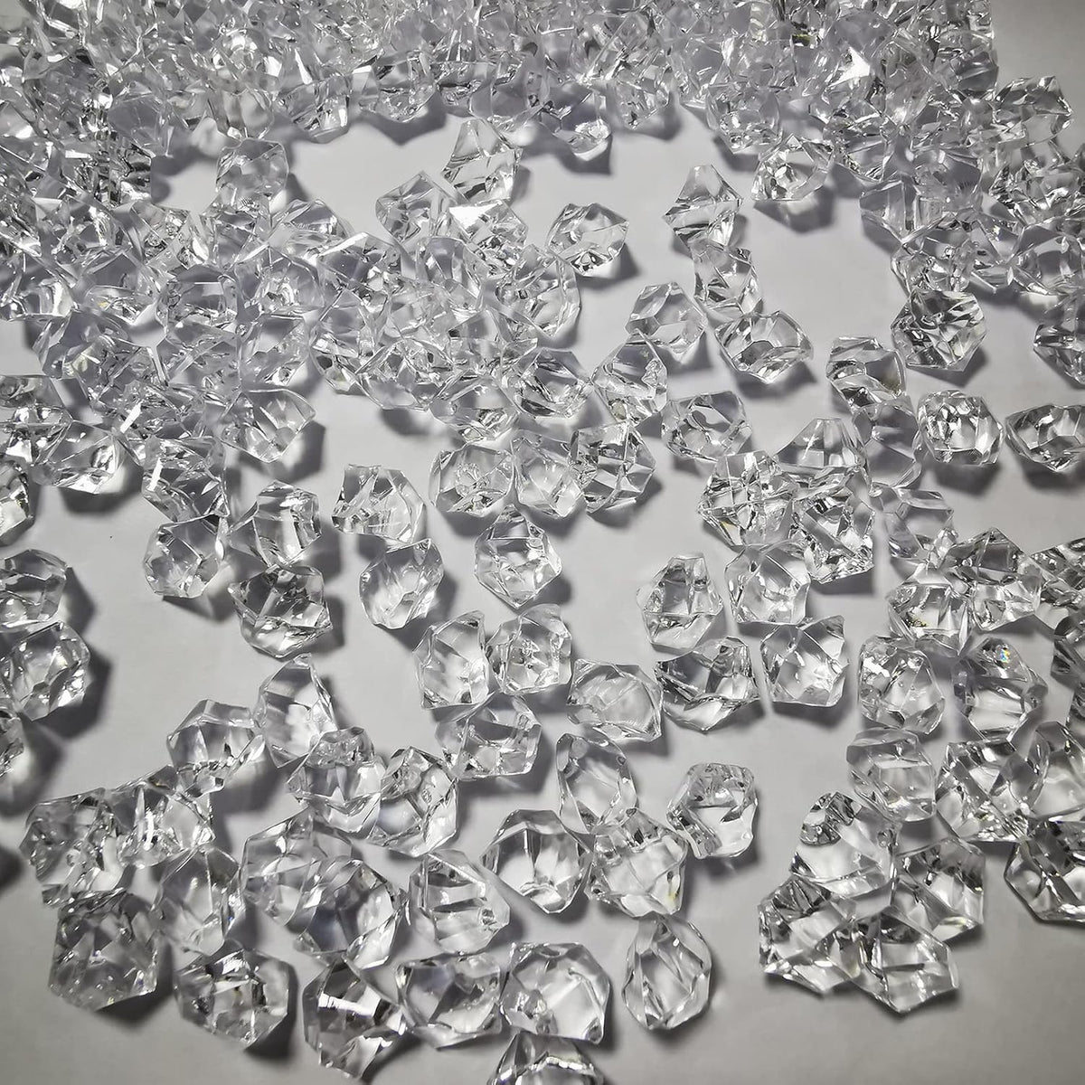 Fake Ice Cubes, 1000 Pcs Acrylic Ice Rocks for Centerpieces, 11 * 14 mm Artificial Ice Table