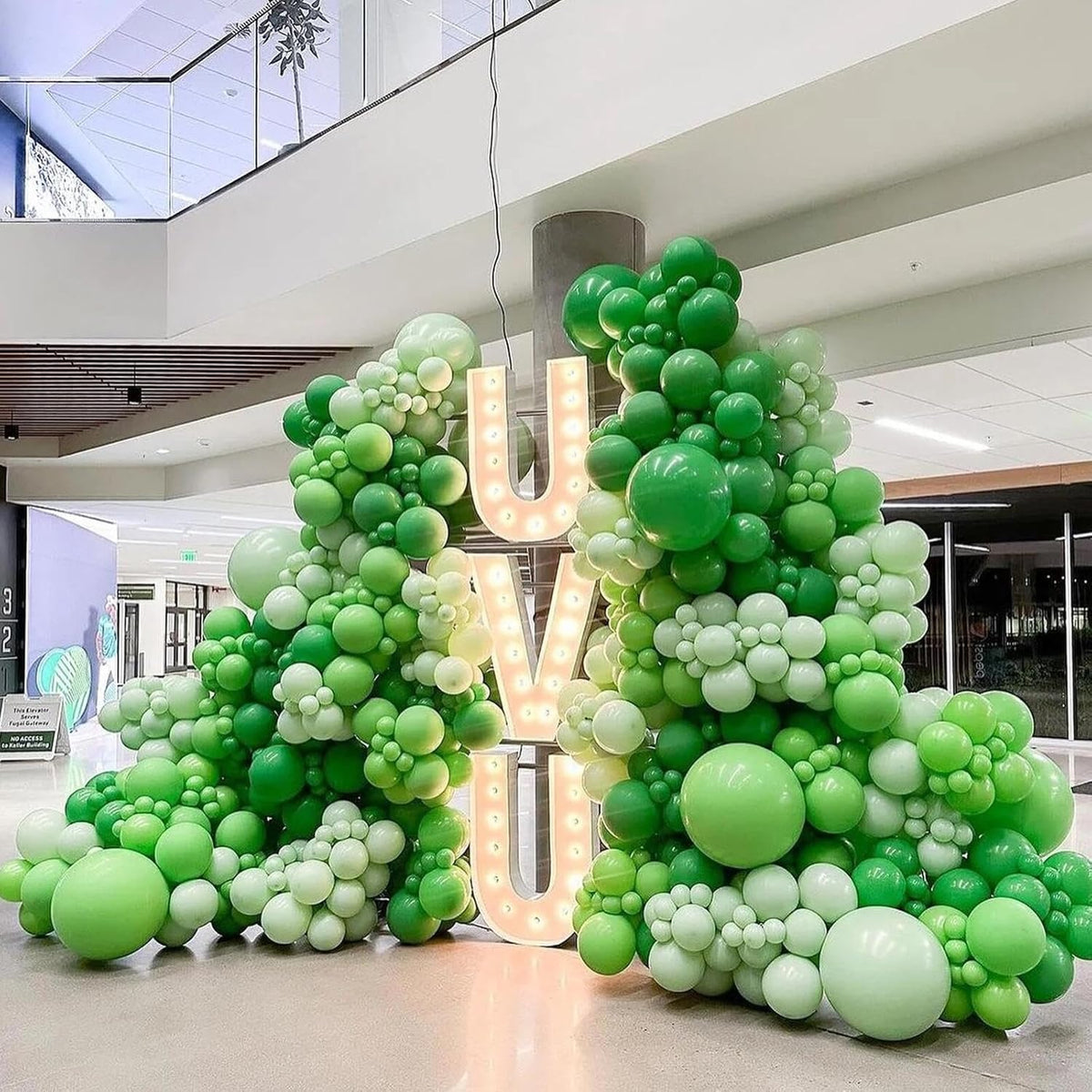 412pcs Green Balloon Garland Arch Kit, 18 12 10 5 inch Different Sizes Balloons for Green Jungle