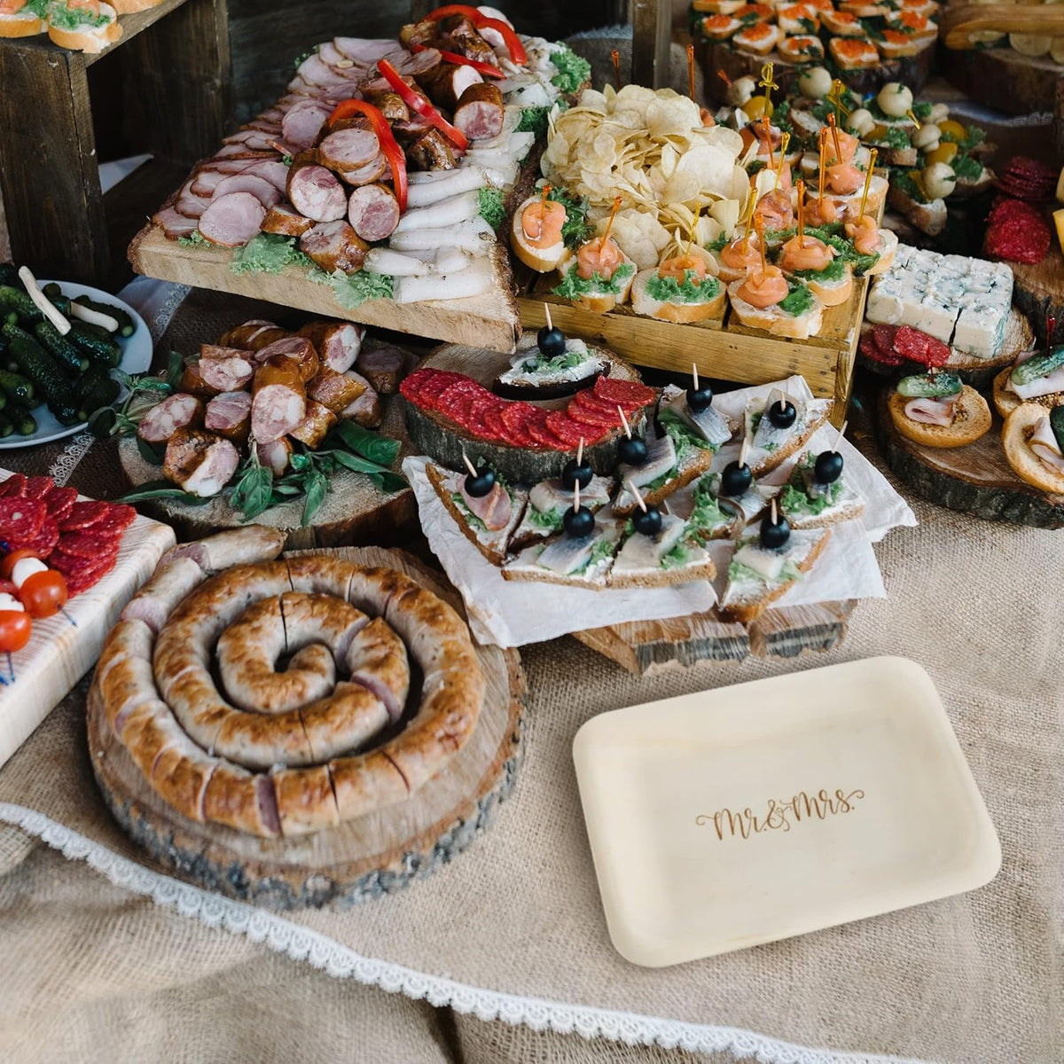 Mr. and Mrs. Disposable Wedding Plates – Rustic, Compostable Alternative to Plastic Plates for